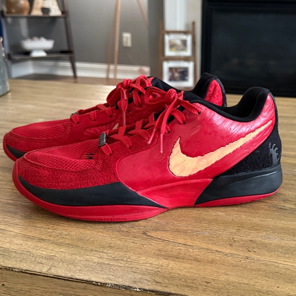 Nike Dynamic Red and Black Sneakers - Picture 1 of 4